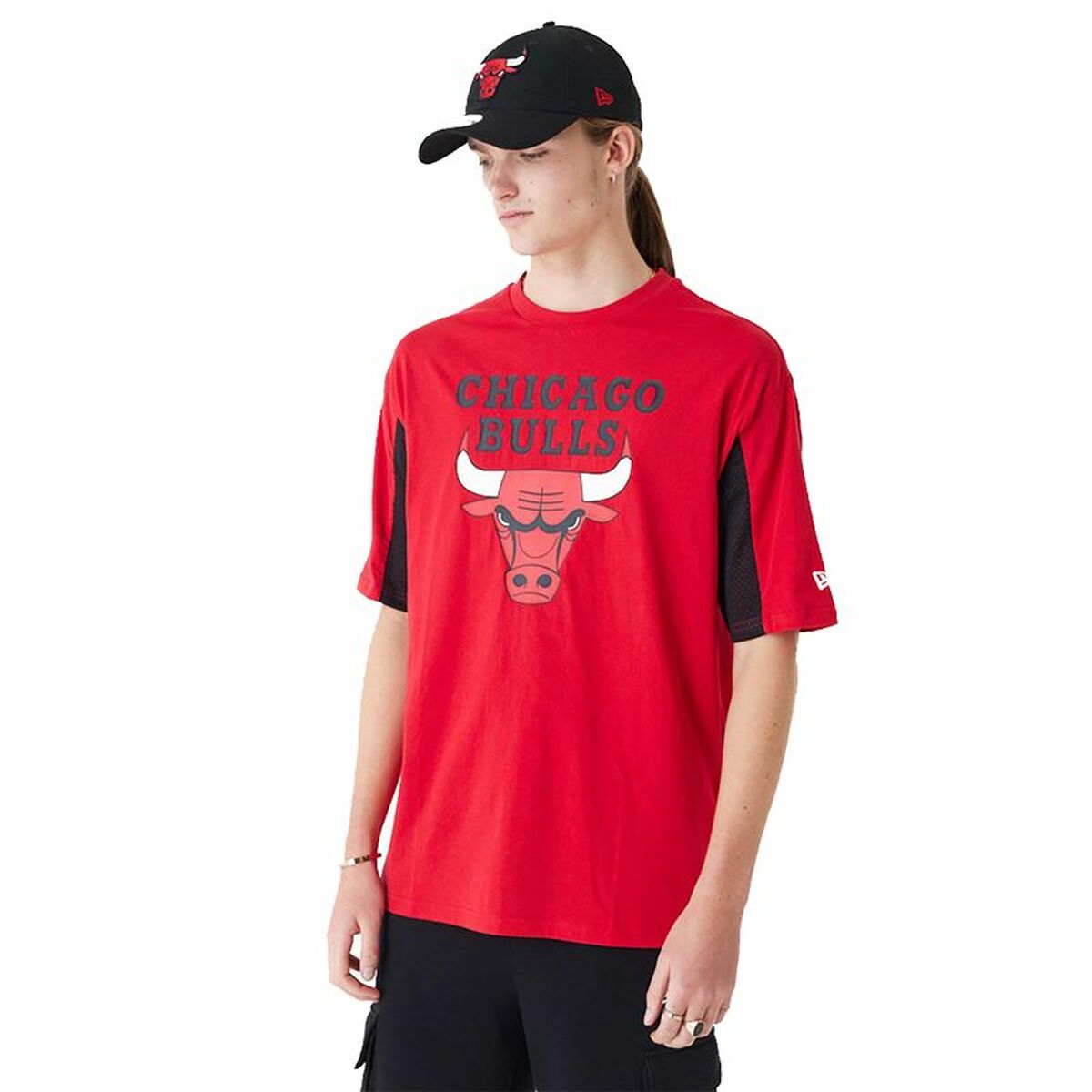 0197373931922 - Herren Kurzarm-T-Shirt New Era NBA MESH PANEL OS TEE CHIBU 60435481 Rot (L) 0197373931922 - Herren Kurzarm-T-Shirt New Era NBA MESH PANEL OS TEE CHIBU 60435481 Rot (L)