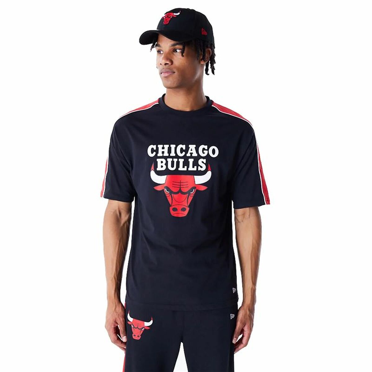 0198058839274 - Herren Kurzarm-T-Shirt New Era NBA PANEL OS Chicago Bulls Schwarz 0198058839274 - Herren Kurzarm-T-Shirt New Era NBA PANEL OS Chicago Bulls Schwarz