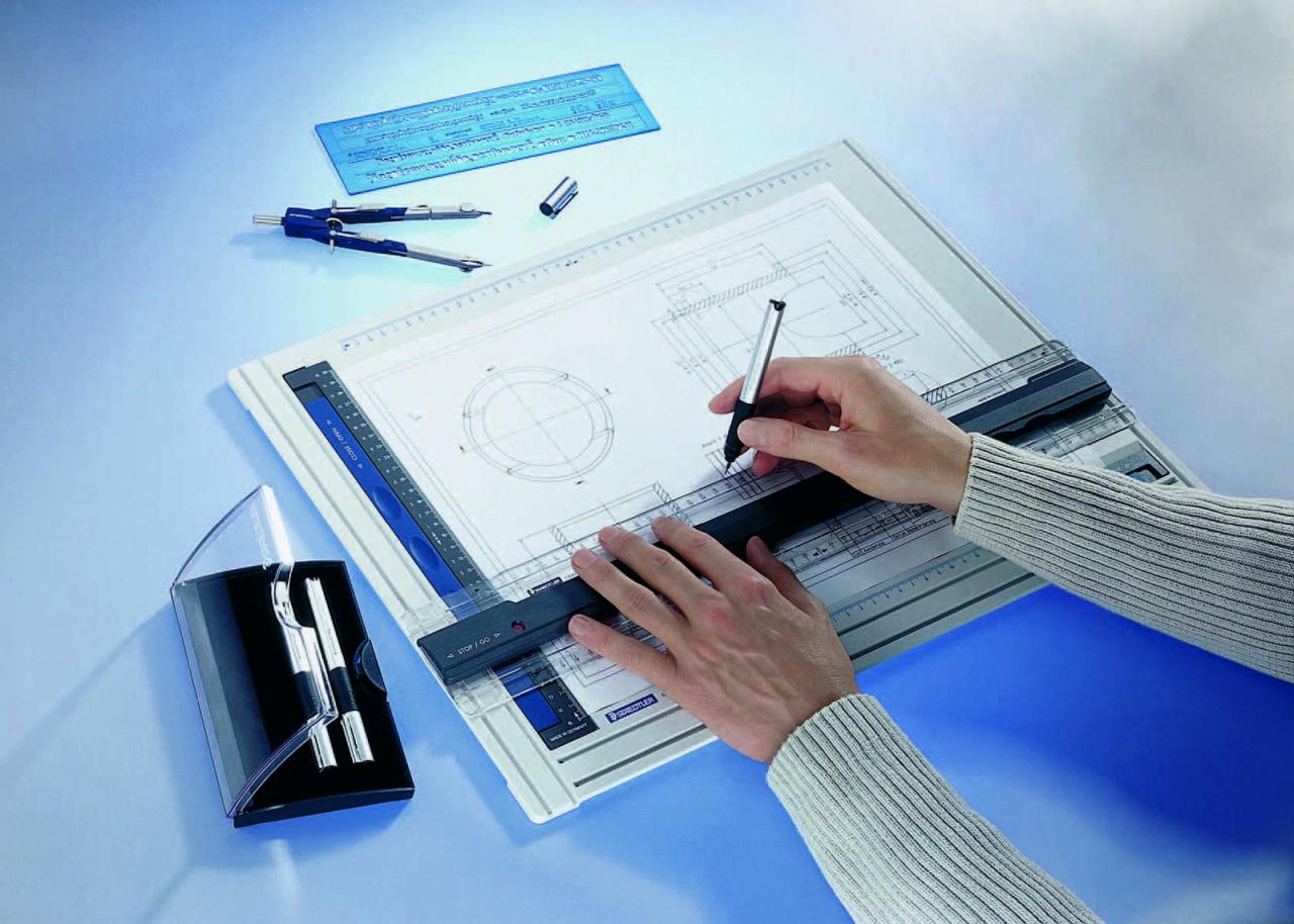 4007817600993 - STAEDTLER Zeichenplatte Mars DIN A3 weiß-anthrazit-blau mit Parallel-Zeichenschiene mit beidseitiger Skalierung (661 A3)