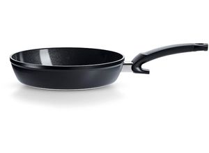 4009209407883 - Bratpfanne FISSLER Ceratal Orbit Black schwarz Pfannen Ø 24cm + Höhe 10cm gesünderes Kochen mit Antihaft-Effekt PFASPTFE-frei H10cm L44cm