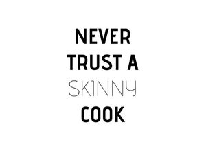 4049009098492 - Wanddekoobjekt QUEENCE Never trust a skinny cook Wanddekoobjekte Gr B H T 30 cm x 45 cm x 01 cm Spruch-Schriftzug schwarz (schwarz weiß) Wanddekoration Wanddekoobjekte Schriftzug auf Stahlblech