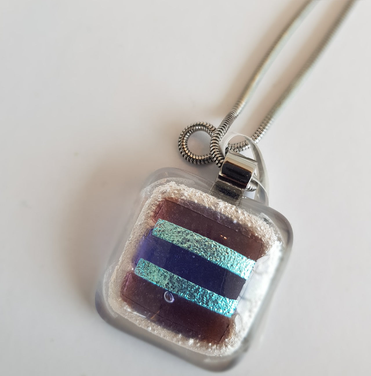 4052884110814 - Halskette eckig mit Glasanhänger Lila Blau Fusing (Edelstahlkette)