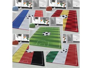 4053659047373 - Kinderteppich Fußball Fußballfeld mit Flaggen Motiv Höhe 9 mm Ökotex Standard