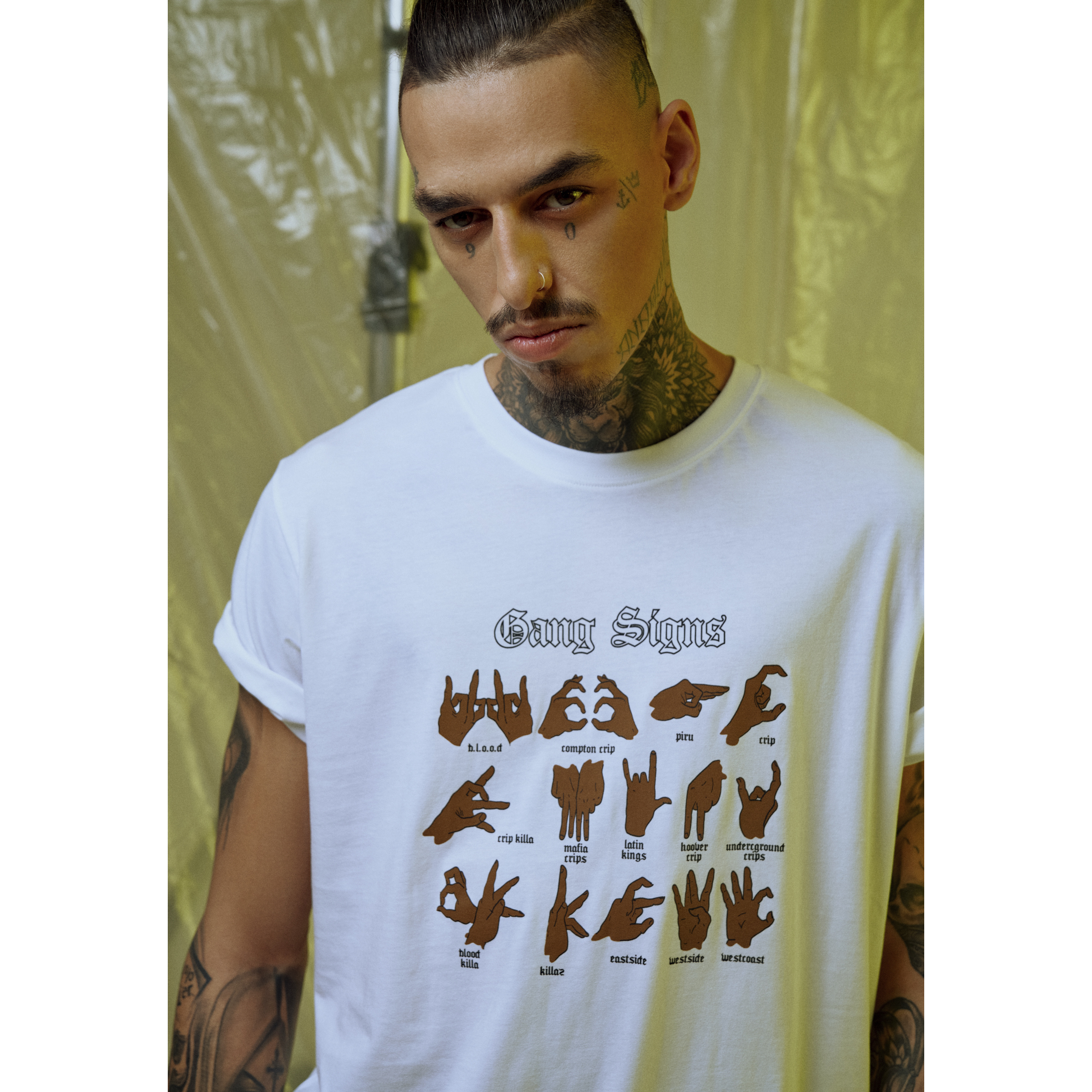 4053838330975 - T-shirt Mister Tee gang signs