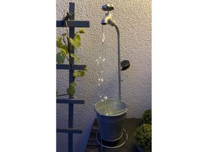 4057984018169 - Led Solar Wasserhahn mit Eimer 17 x 16 x 62 cm warmweiß - Silber - Kynast