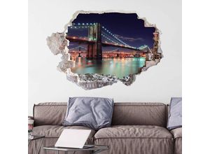 4063129214303 - K&l Wall Art - 3D Wandtattoo Wohnzimmer Skyline Großstadt Weltreise Manhattan Bridge at Night Mauerdurchbruch selbstklebend 120x82cm - bunt