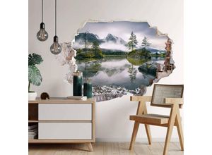 4063129275274 - K&l Wall Art - 3D Wandtattoo Wohnzimmer Gebirge Bergsee Wandsticker Wiemer Nebel Hintersee Mauerdurchbruch selbstklebend 40x27cm - bunt