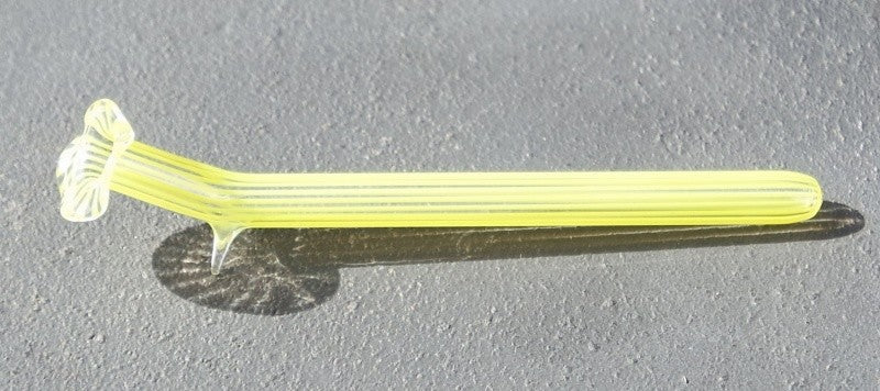 4063325039359 - Liegeväschen mit Farbstreifen Glas 10cm lila