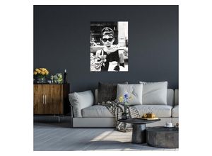 4067437105162 - Acrylglasbild QUEENCE Audrey Hepburn Bilder Gr B H T 40 cm x 60 cm x 04 cm Schwarz-Weiß-Stars-Frau Hochformat grau Acrylglasbilder Fine Art-Print in Galeriequalität