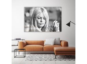 4067437105209 - Acrylglasbild QUEENCE Brigitte Bardot Bilder Gr B H T 70 cm x 50 cm x 04 cm Schwarz-Weiß-Stars-Frau Querformat grau Acrylglasbilder Fine Art-Print in Galeriequalität