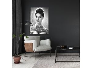 4067437105803 - Acrylglasbild QUEENCE Glama Bilder Gr B H T 50 cm x 70 cm x 04 cm Schwarz-Weiß Hochformat grau Acrylglasbilder Sophia Loren Fine Art-Print in Galeriequalität