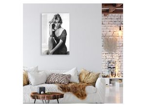 4067437105827 - Acrylglasbild QUEENCE The Girl Bilder Gr B H T 40 cm x 60 cm x 04 cm Schwarz-Weiß Hochformat grau Acrylglasbilder Brigitte Bardot Fine Art-Print in Galeriequalität