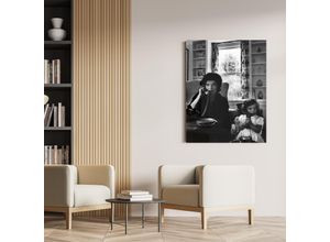 4067437106206 - Acrylglasbild QUEENCE The Phone grau Bilder B H T 60cm x 90cm x 04cm Schwarz-Weiß-Frau-Stars Hochformat Acrylglas Jackie Kennedy Fine Art-Print in Galeriequalität B60cm H90cm T04cm