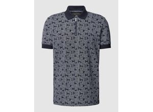 4067557731906 - Regular Fit Poloshirt mit Allover-Label-Print