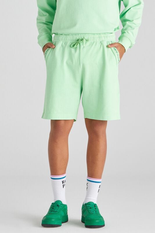 4068143294591 - Lightness 1 -  Madox Short Light Green Short grün in L