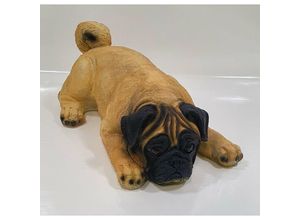 4250486130005 - Mops liegend Dekofigur 18x26x40cm Figur Polyresin Wetterfest - Figurendiscounter