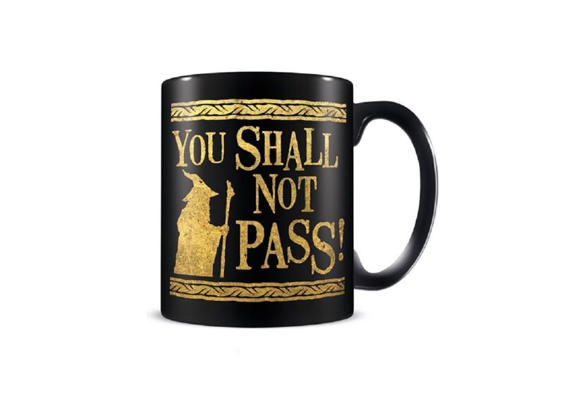 5050574265577 - You Shall Not Pass Tasse schwarz goldfarben