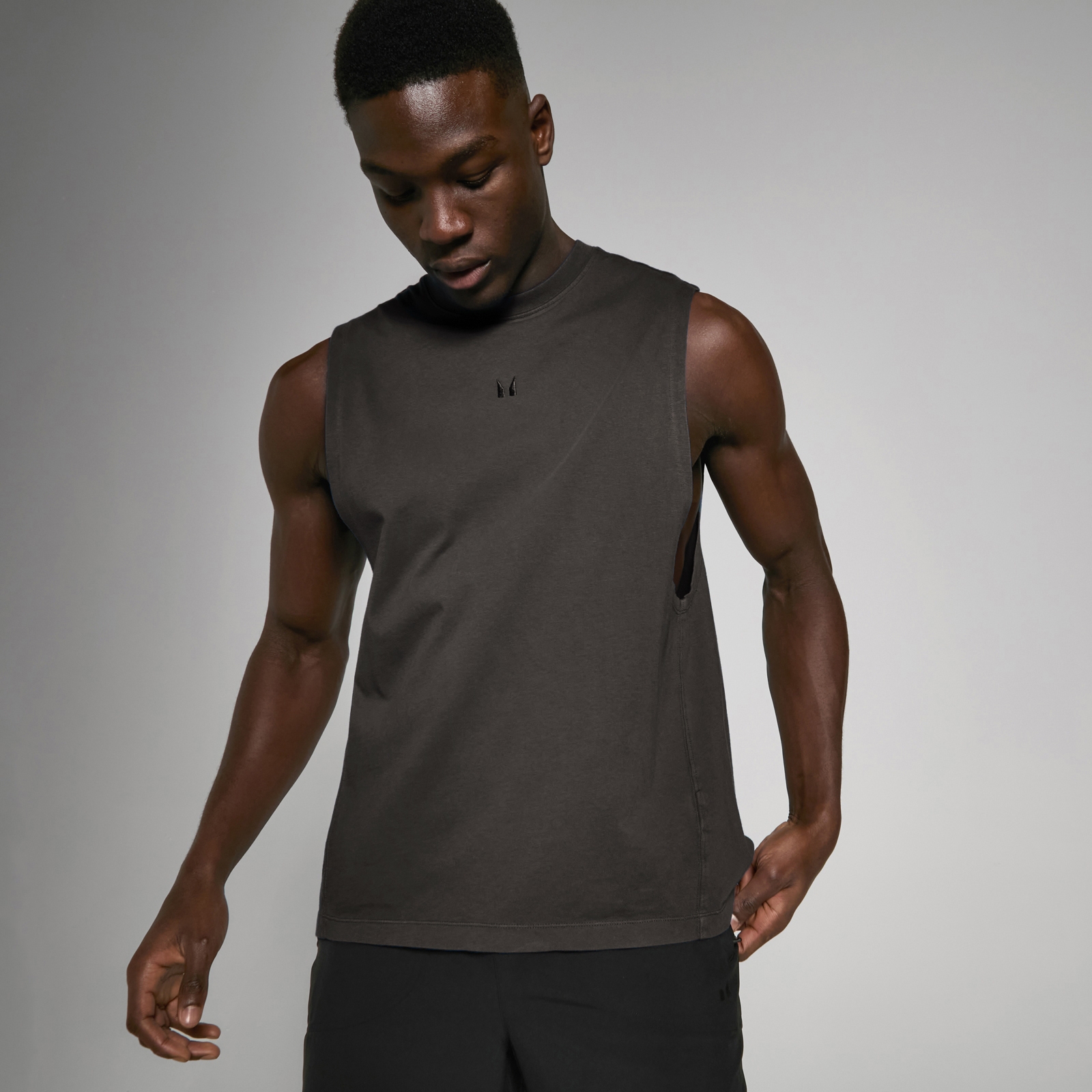 5059883271743 - Herren Tempo Verwaschenes Tanktop mit weitem Armausschnitt – Verwaschenes Schwarz - S 5059883271743 - Herren Tempo Verwaschenes Tanktop mit weitem Armausschnitt – Verwaschenes Schwarz - S