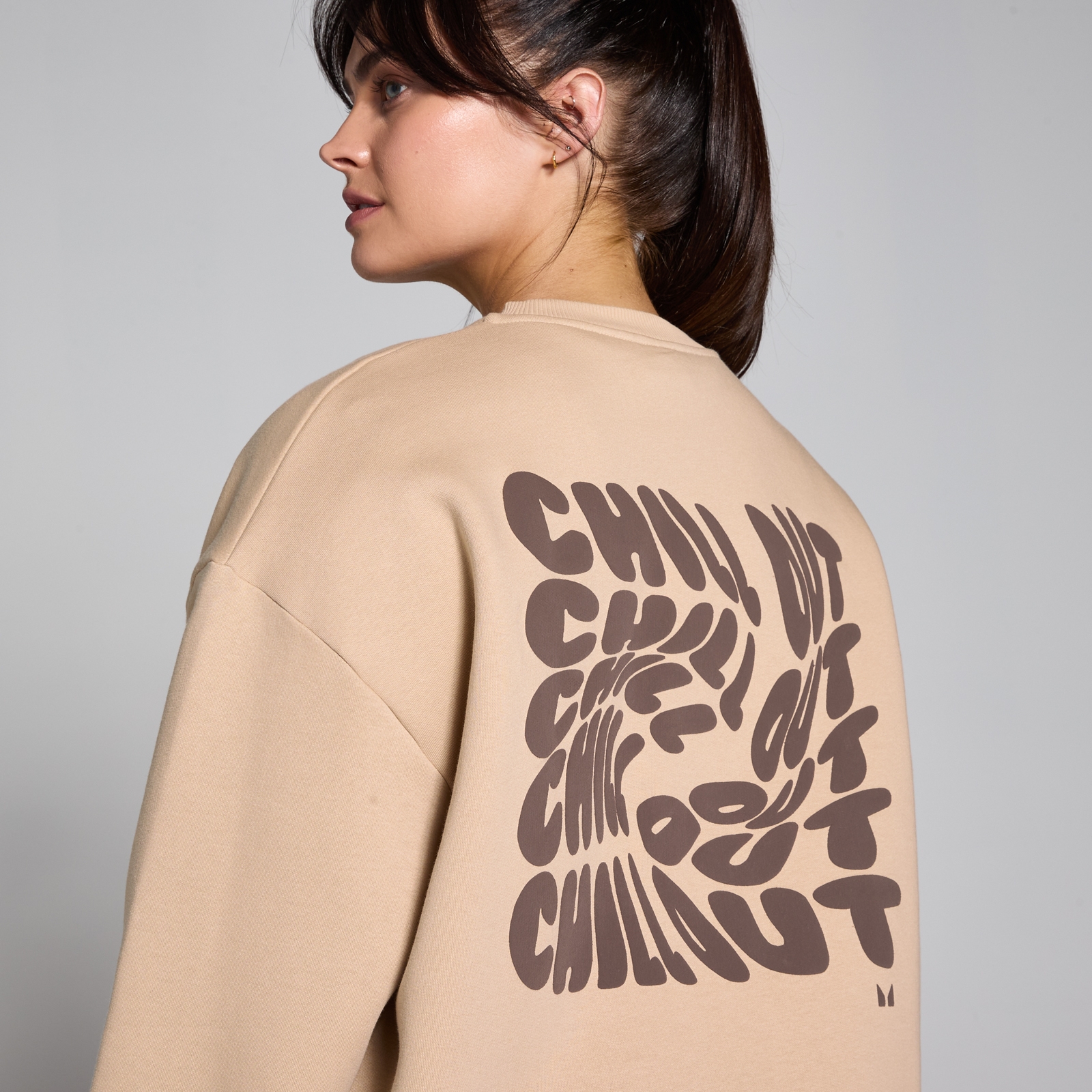 5059883338484 - Damen Tempo Oversized Chill-OUt-Sweatshirt mit Grafik – Creme - XS 5059883338484 - Damen Tempo Oversized Chill-OUt-Sweatshirt mit Grafik – Creme - XS