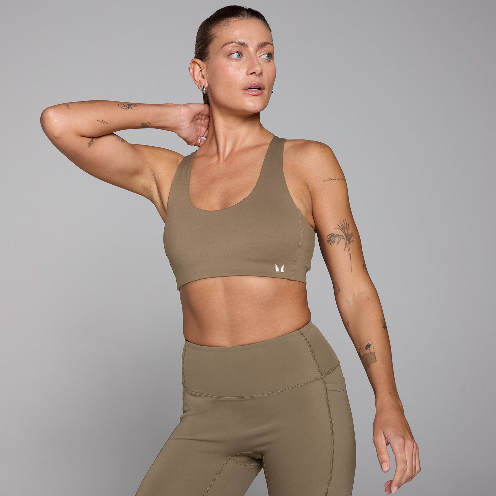 5059883366654 - Damen Verstellbarer Sport-BH mit auf dem Rücken gekreuzten Trägern – Khaki - XXL