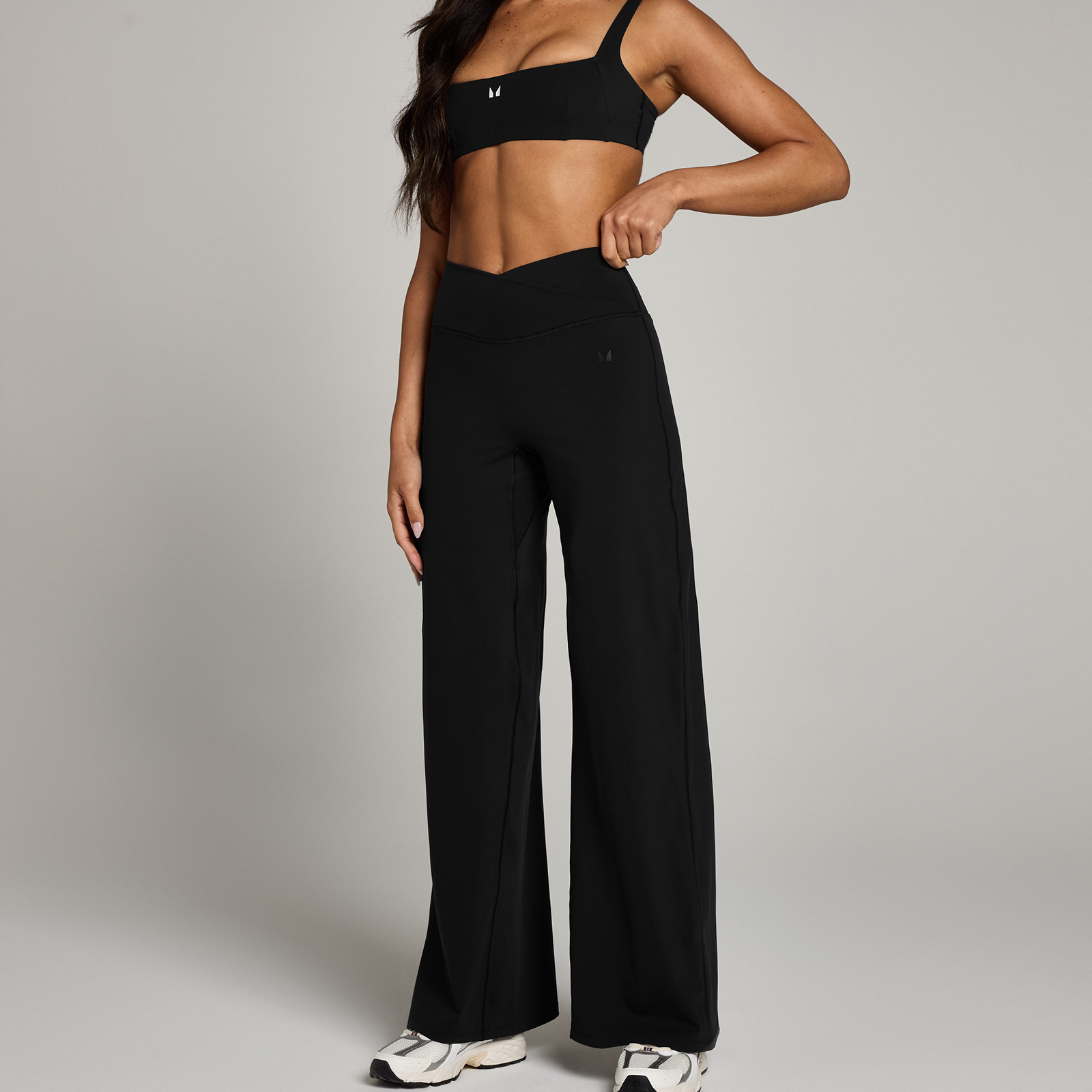 5059883378770 - Damen Studio Cross Over Legging mit weitem Bein – Schwarz - L 5059883378770 - Damen Studio Cross Over Legging mit weitem Bein – Schwarz - L
