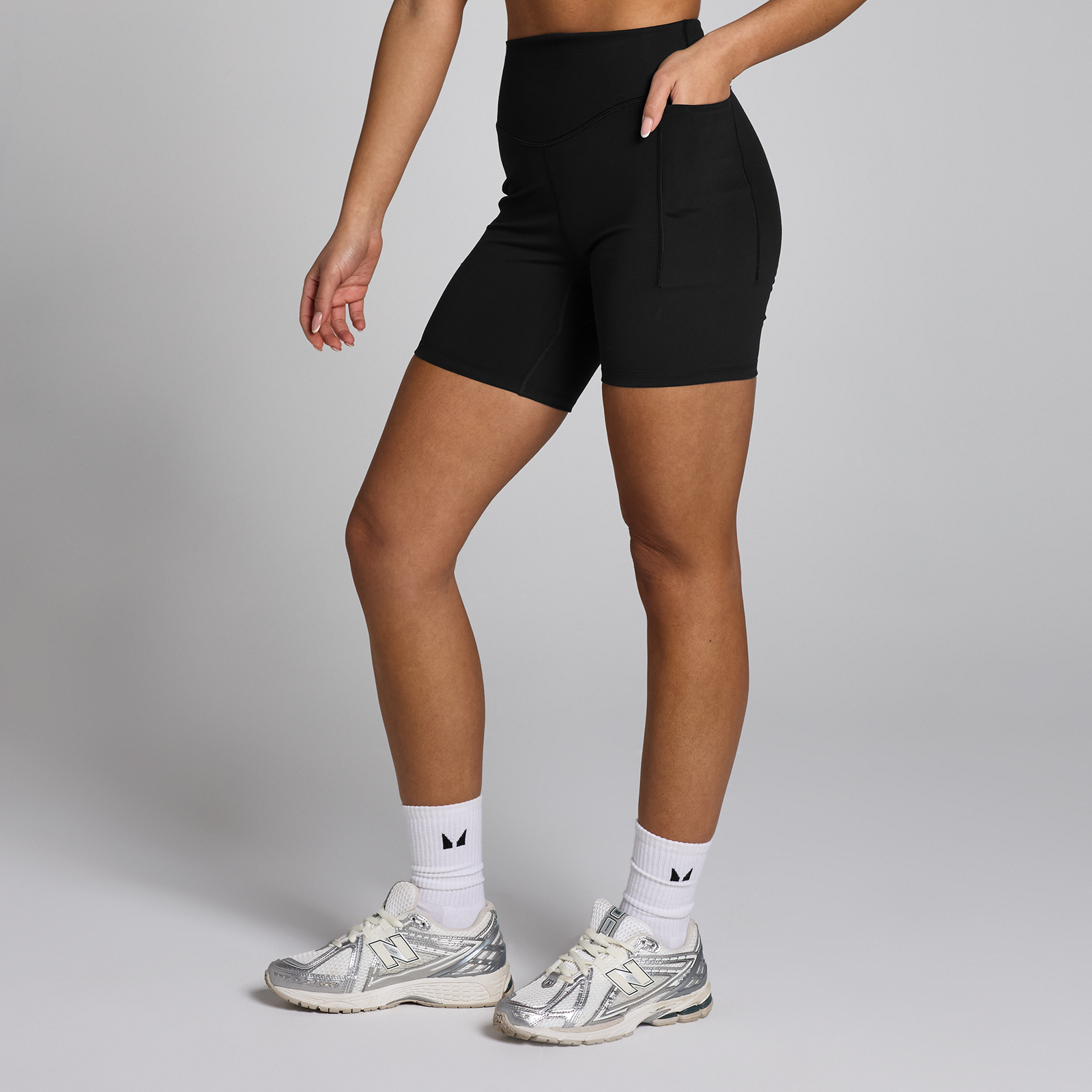 5059883443799 - Damen Lifestyle Trainingsshorts – Schwarz - M