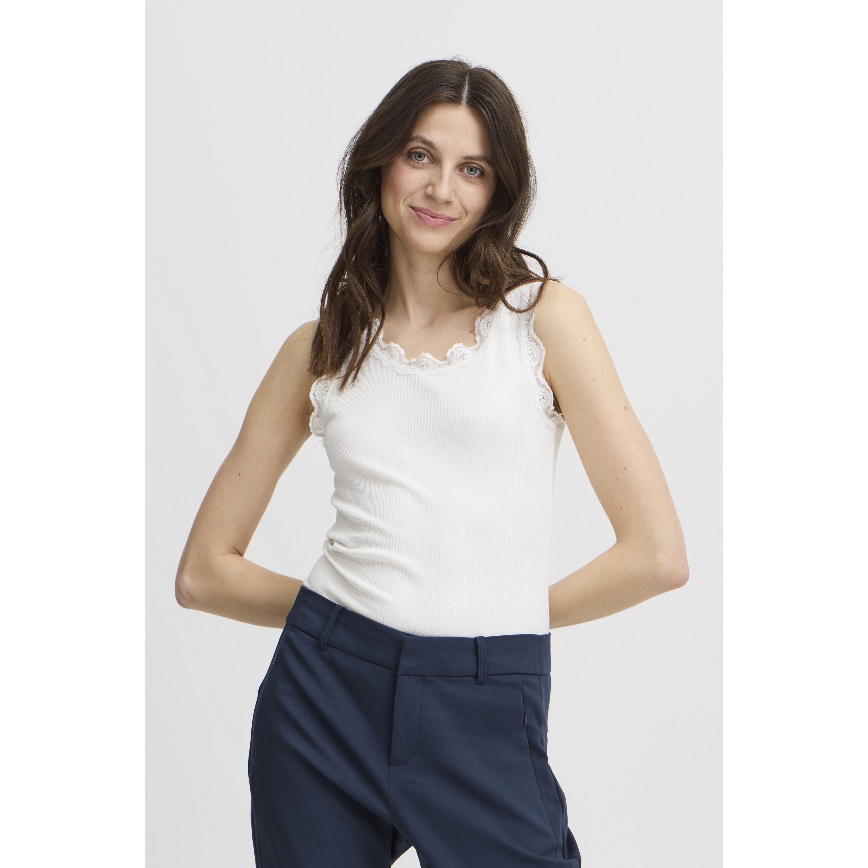 5714345659483 - Damen V-Ausschnitt T-Shirt Hizamond
