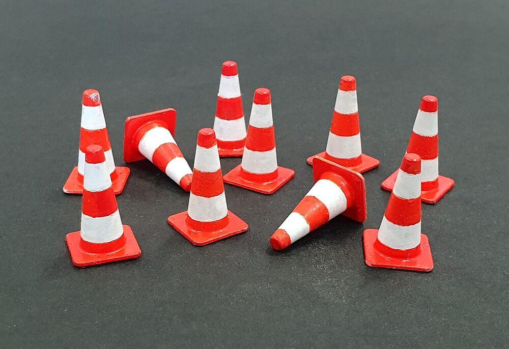 8595241620138 - Traffic cones