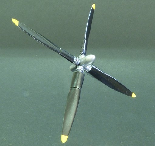 8595241670331 - C-46 Commando - Propeller