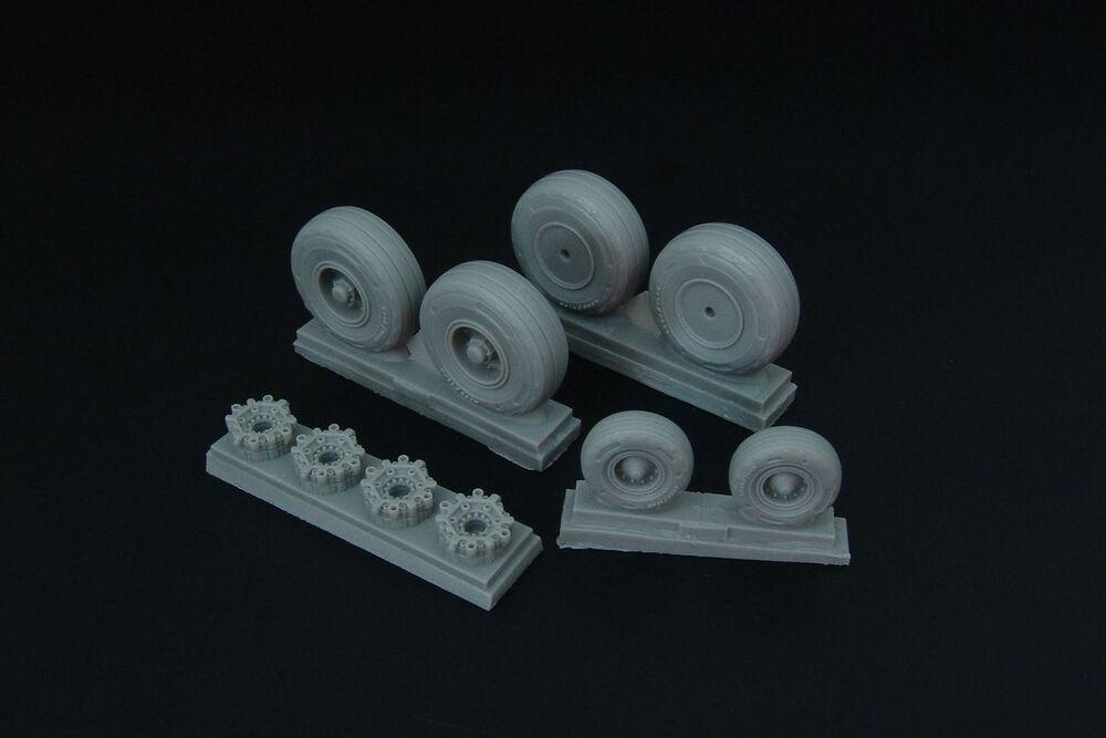 8595683903288 - C-130 wheel set (with disc brakes) (Italeri)