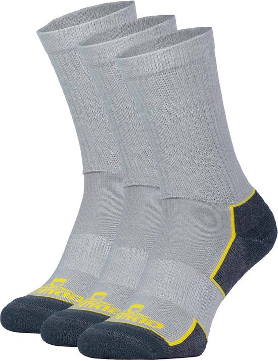 8713044781201 - NOMAD® 3er-Pack Crew Wandersocken - Nahtlos - Kühlend - Extra verstärkt an Zehe & Ferse - Feuchtigkeitstransportsystem - Hoch- Größe 39-42 - grau-gelb