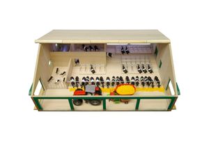 8713219245491 - Kids Globe Kuhstall mit Melkanlage Dach aufklappbar Größe 75x60x27 cm